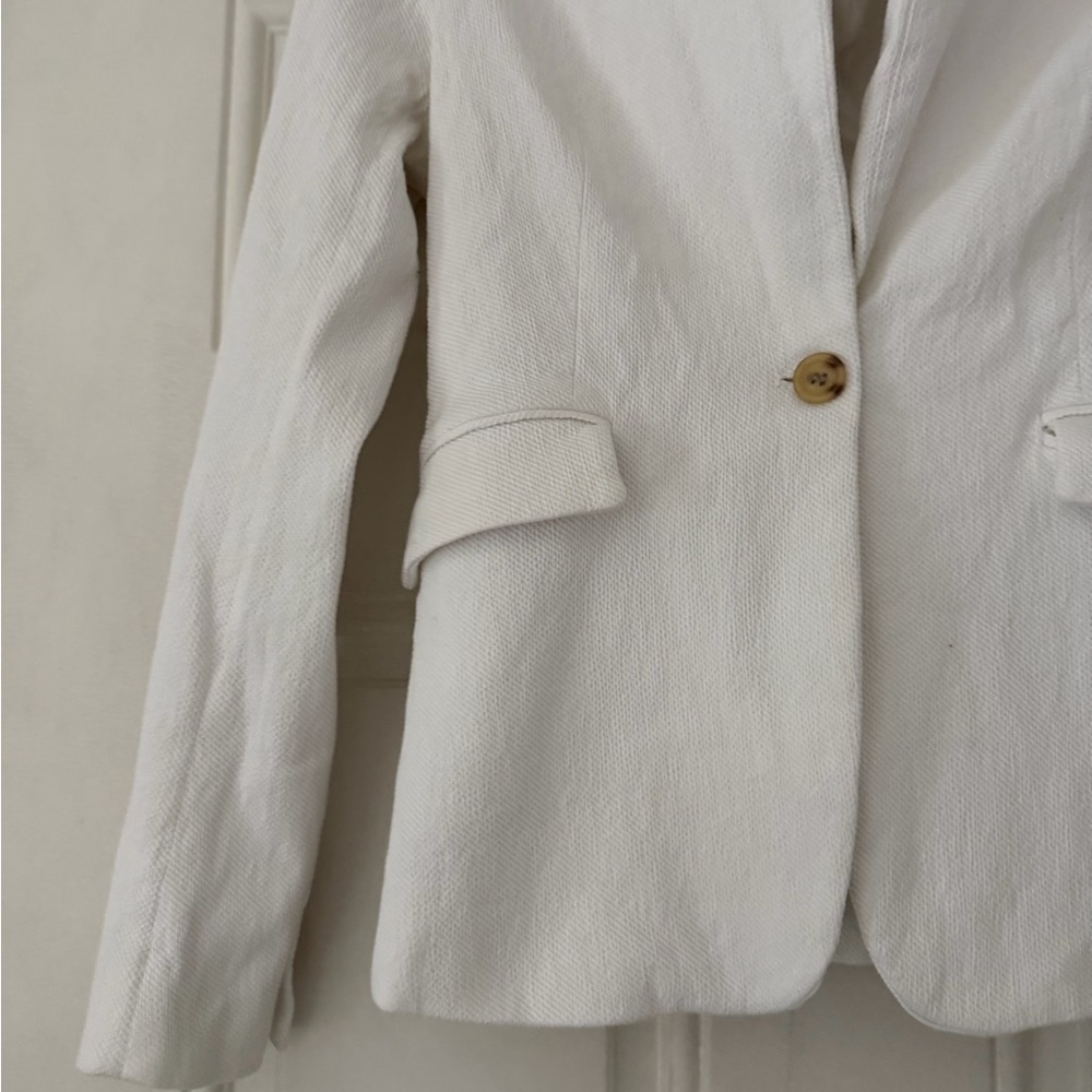 Katherine Barclay Elegant white sophisticated, professional Cream Blazer - Picture 3 of 6